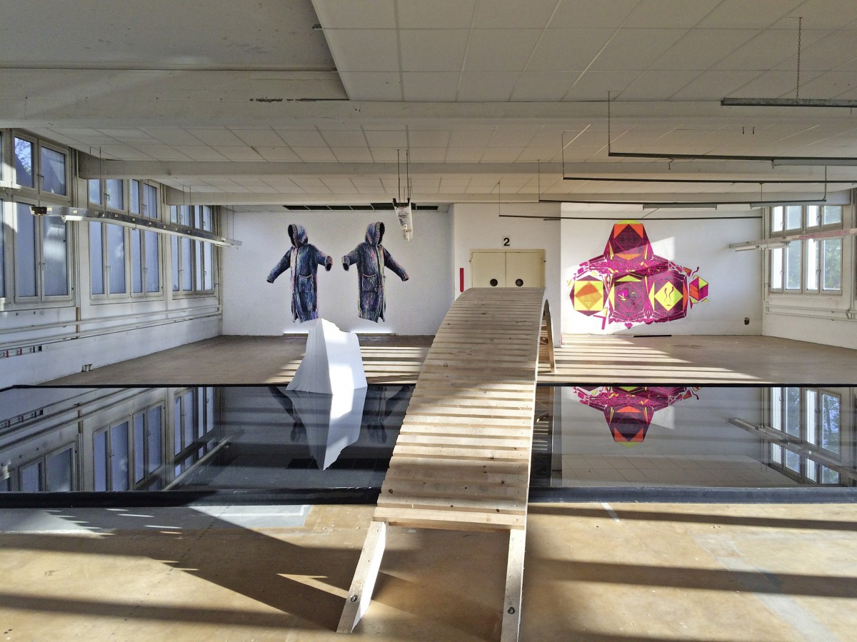 In einer Etage im ehemaligen Versandhaus »Cornelia« mit
rechts: Veronika Schumacher
vorne: Thomas Stüssi
Ein Ausstellungsprojekt von Anita Zimmermann (geiler block mit leila block)
In trogen, Schweiz, Appenzell, 2017