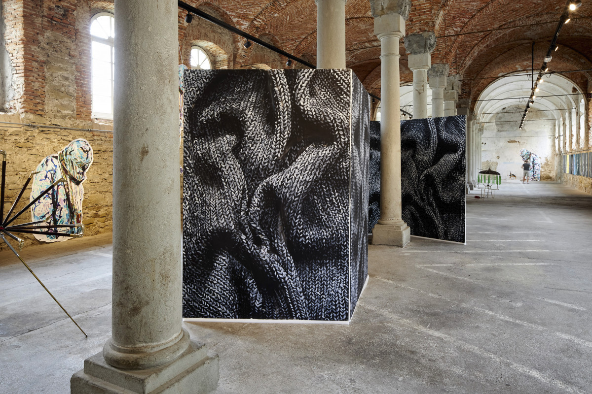 »Darkroom« 1 Tag Bilder als Wand
Acryl auf Leinwand
6 teilig, 240 x 160cm