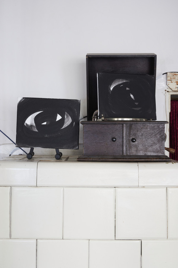 »wahrheit 1 und wahrheit 2«
  acryl auf leinwand
  2 teilig 13 x18 cm